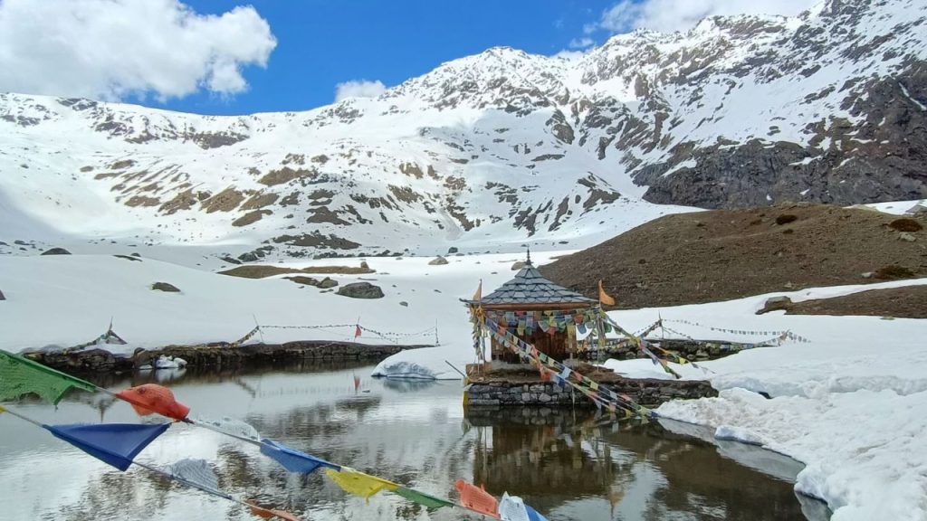 Hampta Pass Tour Package